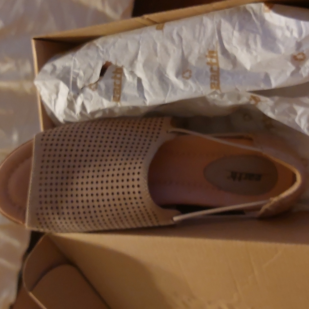 Earth Shelly Sandal - size 11